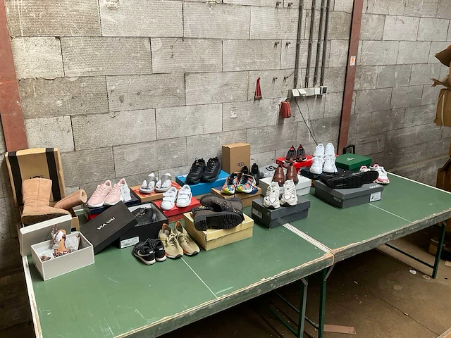 Partij schoenen - afbeelding 17 van  24
