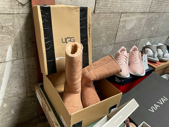 Partij schoenen - afbeelding 12 van  24