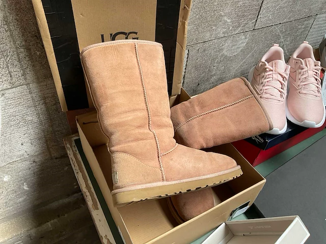 Partij schoenen - afbeelding 18 van  24