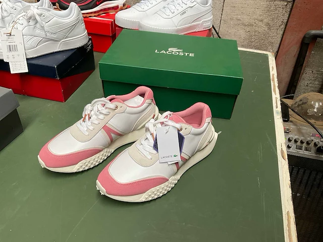 Partij schoenen - afbeelding 19 van  24