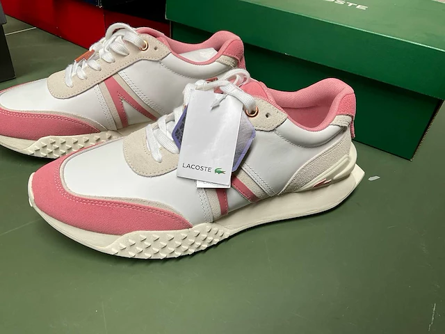 Partij schoenen - afbeelding 20 van  24