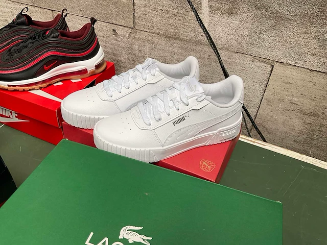Partij schoenen - afbeelding 22 van  24