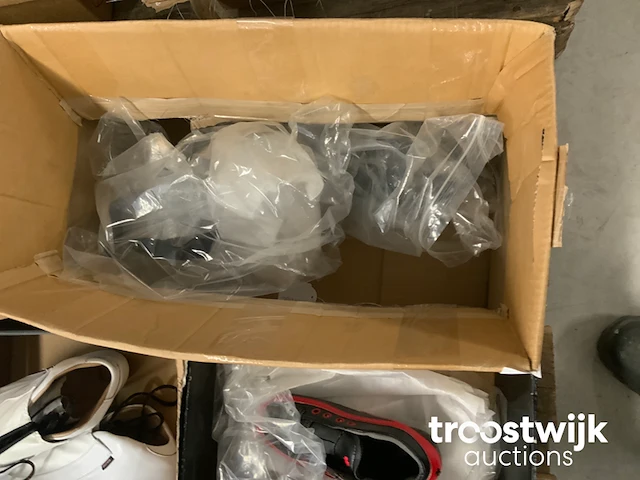 Partij schoenen - afbeelding 2 van  8