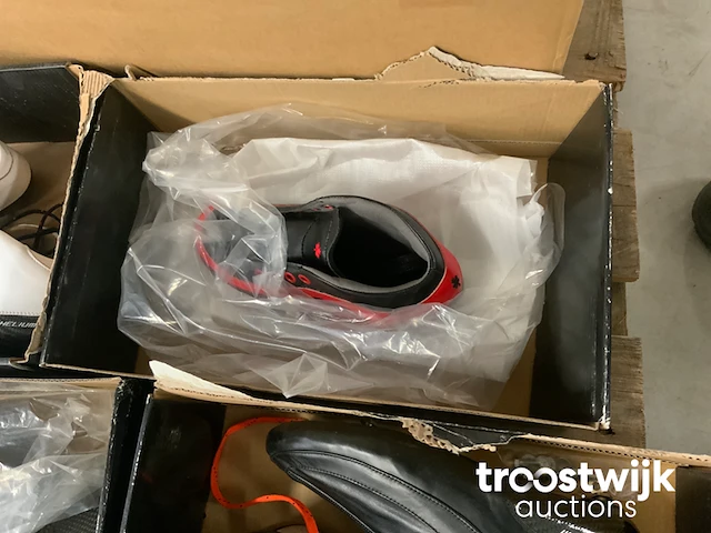 Partij schoenen - afbeelding 3 van  8