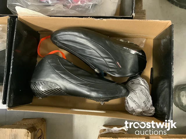 Partij schoenen - afbeelding 4 van  8