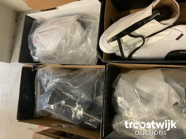 Partij schoenen - afbeelding 7 van  8