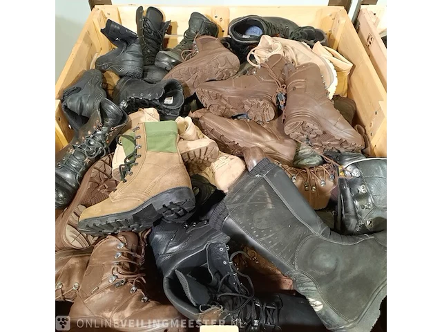 Partij schoenen - afbeelding 2 van  9
