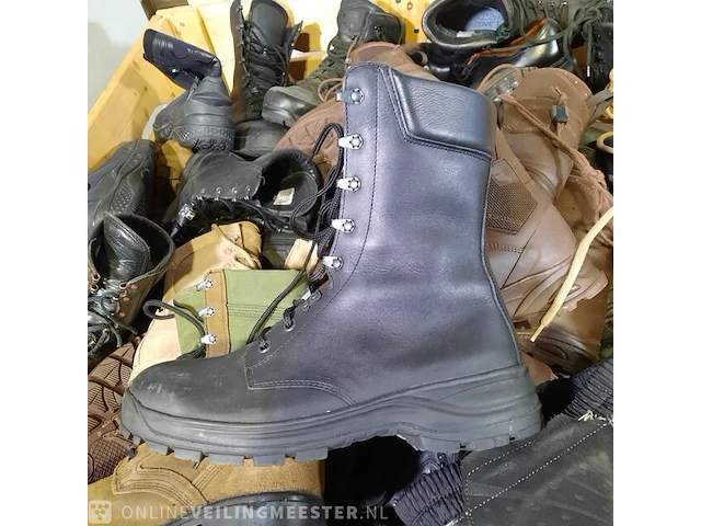 Partij schoenen - afbeelding 5 van  9