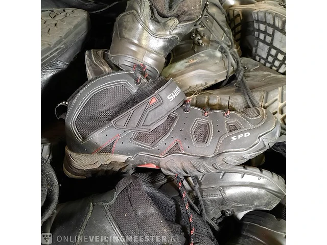 Partij schoenen - afbeelding 8 van  9