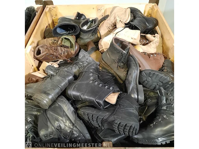 Partij schoenen - afbeelding 7 van  10