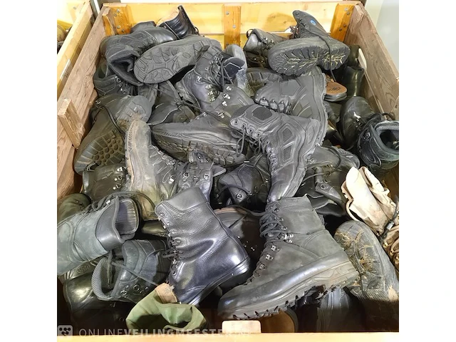 Partij schoenen - afbeelding 7 van  10