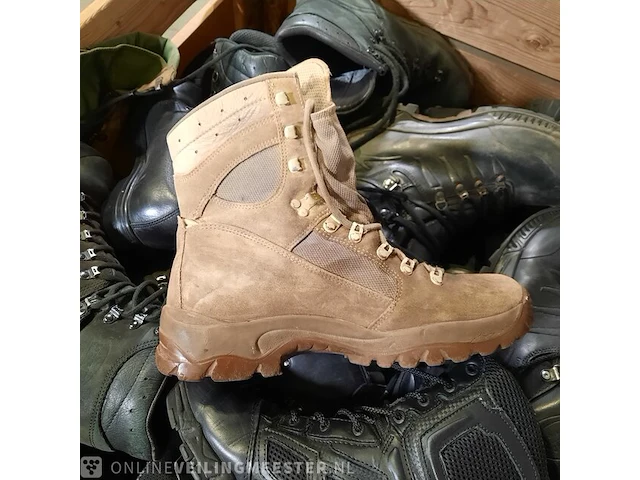 Partij schoenen - afbeelding 9 van  10