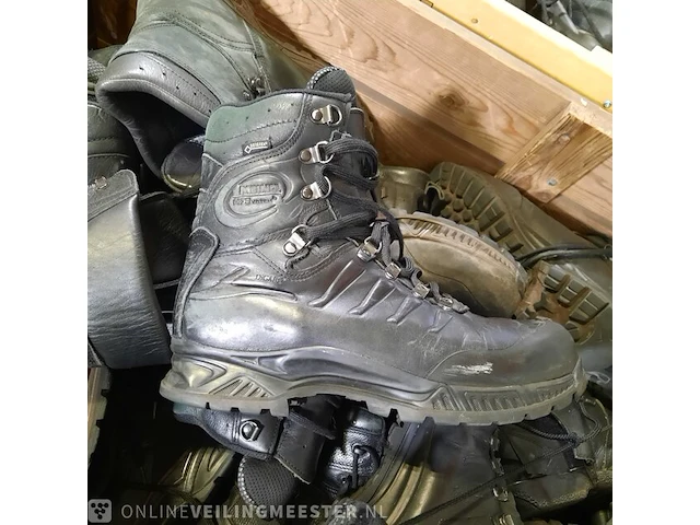 Partij schoenen - afbeelding 10 van  10