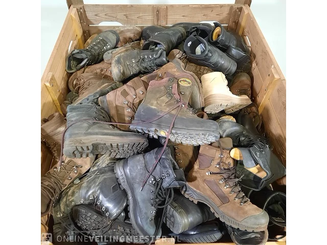 Partij schoenen - afbeelding 2 van  8