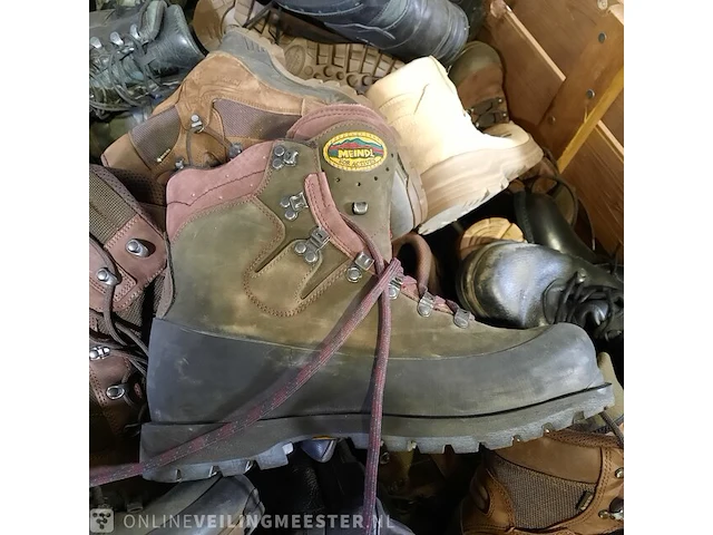 Partij schoenen - afbeelding 3 van  8