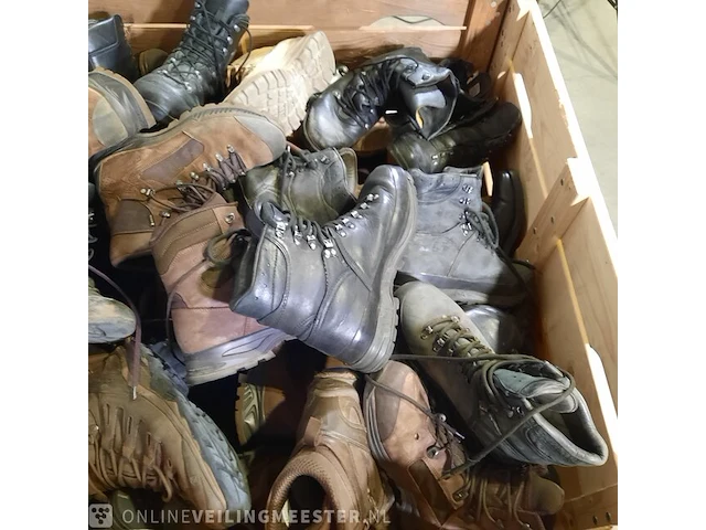 Partij schoenen - afbeelding 7 van  8