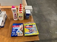 Partij schoonmaak middelen - afbeelding 1 van  5