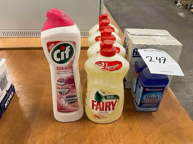 Partij schoonmaak middelen - afbeelding 2 van  5