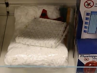 Partij schoonmaakartikelen bestaande uit o.a. dweil/mop, vacht & pluisborstel & vliegenvangers - afbeelding 6 van  6