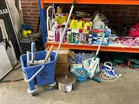Partij schoonmaakartikelen - afbeelding 1 van  9