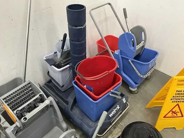 Partij schoonmaakmaterialen - afbeelding 4 van  7
