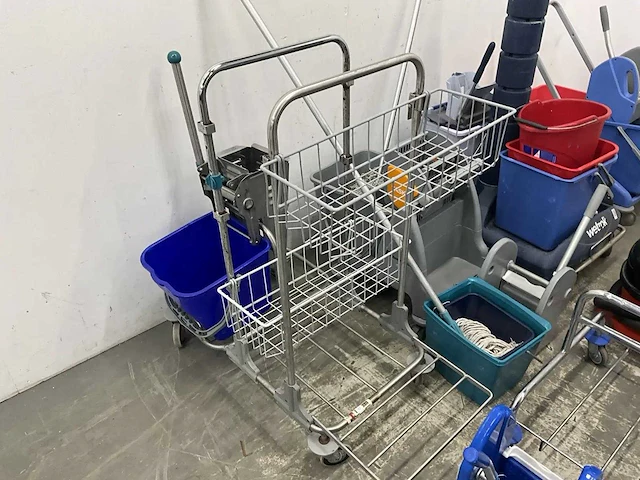 Partij schoonmaakmaterialen - afbeelding 5 van  7