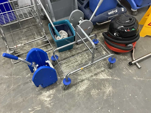 Partij schoonmaakmaterialen - afbeelding 6 van  7