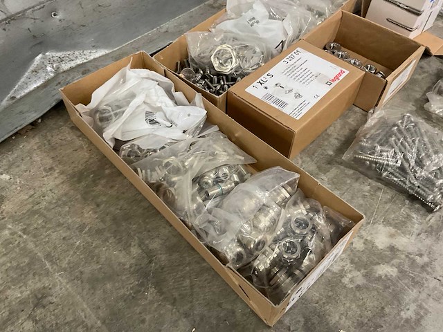 Partij schroeven en bevestigingsmaterialen - afbeelding 2 van  20