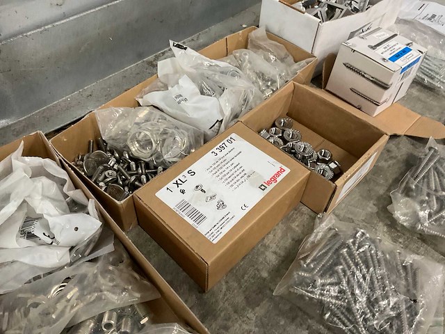 Partij schroeven en bevestigingsmaterialen - afbeelding 5 van  20