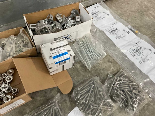 Partij schroeven en bevestigingsmaterialen - afbeelding 9 van  20