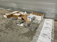 Partij schroeven en bevestigingsmaterialen - afbeelding 1 van  20