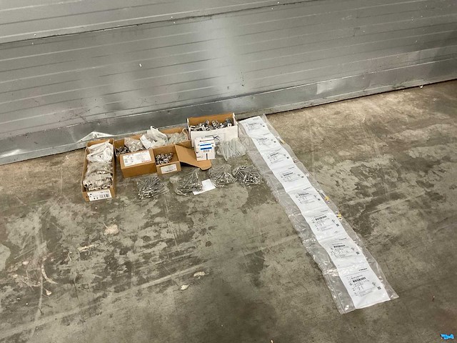 Partij schroeven en bevestigingsmaterialen - afbeelding 13 van  20