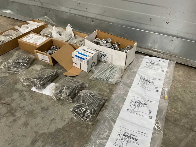 Partij schroeven en bevestigingsmaterialen - afbeelding 14 van  20