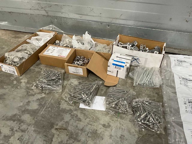 Partij schroeven en bevestigingsmaterialen - afbeelding 15 van  20