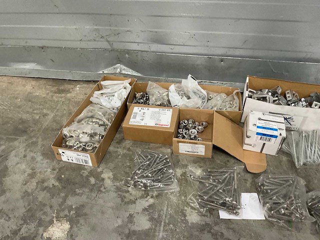 Partij schroeven en bevestigingsmaterialen - afbeelding 17 van  20