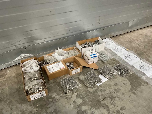 Partij schroeven en bevestigingsmaterialen - afbeelding 18 van  20