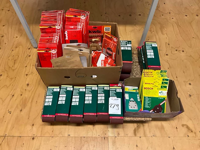 Partij schuurbenodigdheden - afbeelding 1 van  5