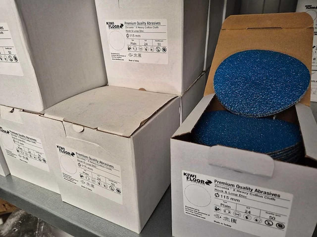 Partij schuurschijven 115 mm | 394 dozen á 50 stuks - afbeelding 1 van  15
