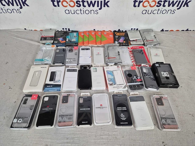 Partij screenprotectors (10x) en telefoon hoesjes (27x) - afbeelding 1 van  1