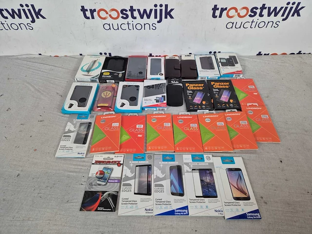 Partij screenprotectors (16x), telefoon hoesjes (13x) - afbeelding 1 van  1
