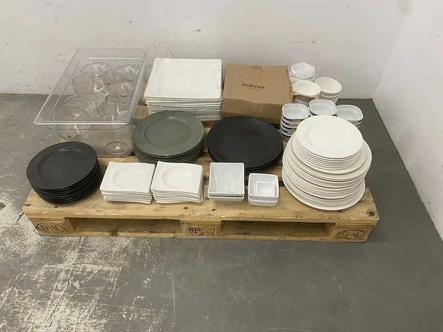 Partij servies - afbeelding 1 van  7