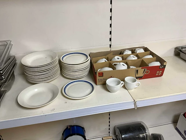 Partij servies - afbeelding 1 van  8