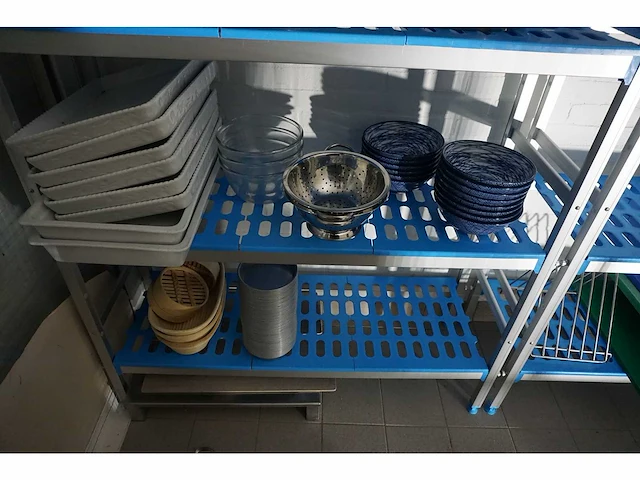 Partij servies - afbeelding 1 van  4
