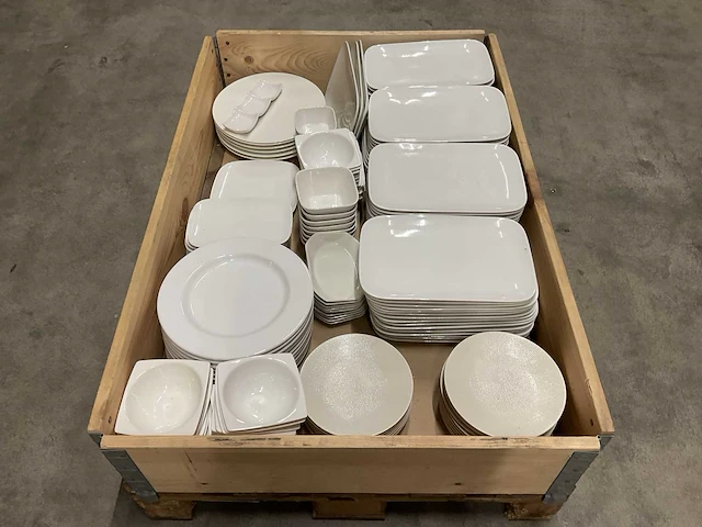 Partij servies - afbeelding 1 van  15