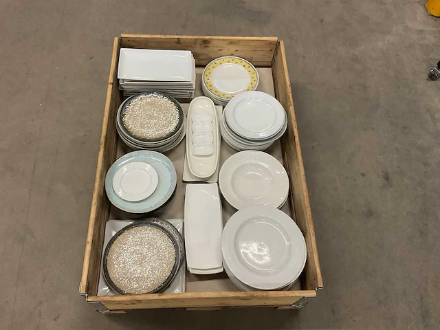 Partij servies - afbeelding 1 van  3