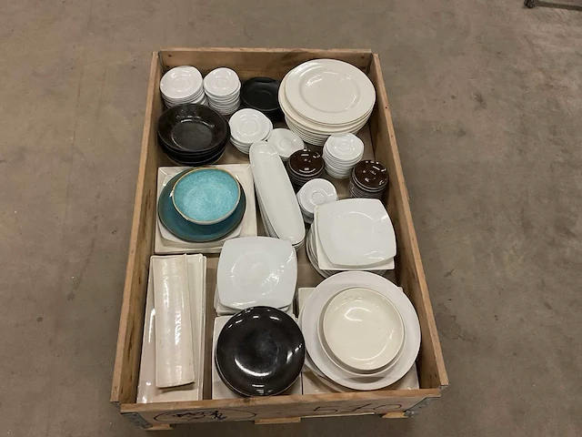 Partij servies - afbeelding 1 van  3