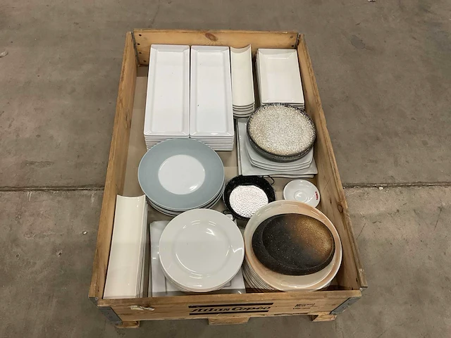 Partij servies - afbeelding 1 van  3