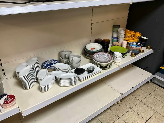 Partij servies - afbeelding 1 van  8