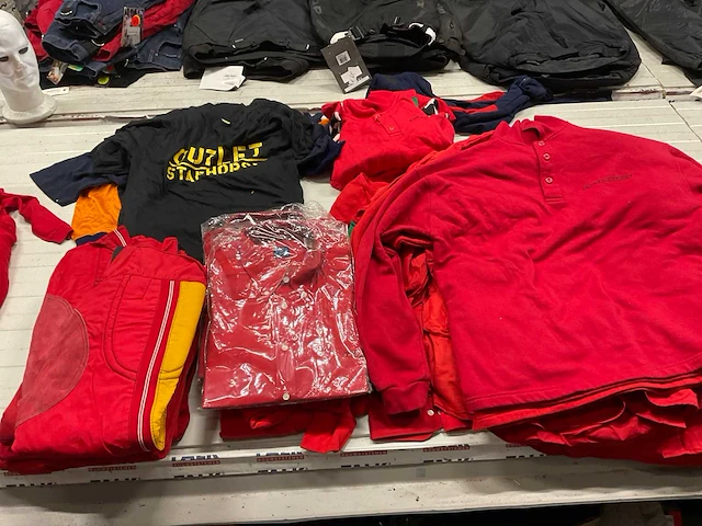 Partij shirts, trui (45x) - afbeelding 1 van  8