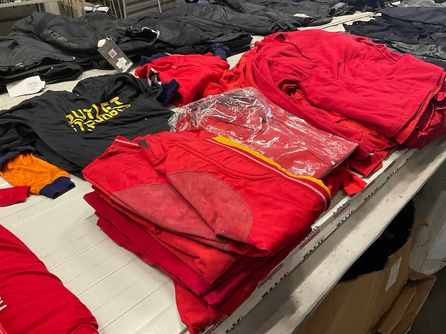 Partij shirts, trui (45x) - afbeelding 2 van  8